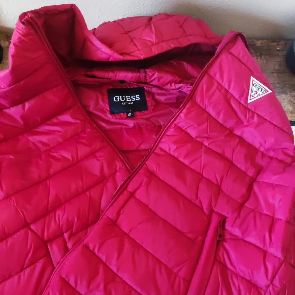GUESS Puffer Vest - Picture 5 of 5